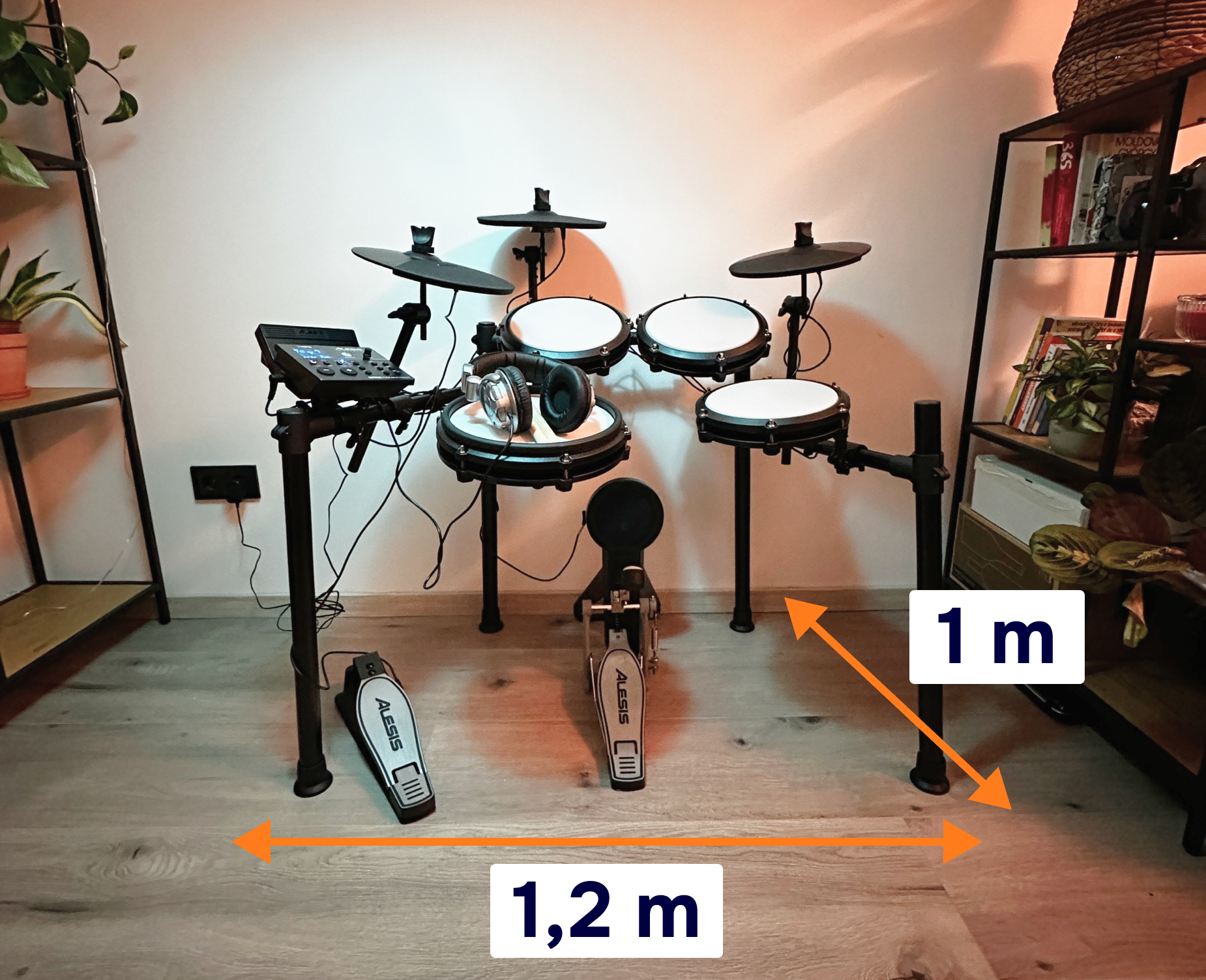 Elektromos dob képe elhelyezve egy nappliban